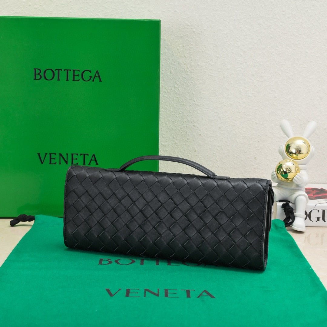 BV Bolso de mano largo Andiamo con asa 31 cm Piel de becerro negra Ghw
