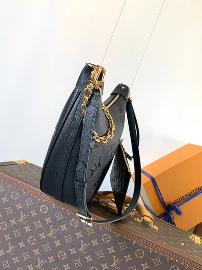 Bolso hobo LV Loop de 38 cm en piel negra con monograma estampado