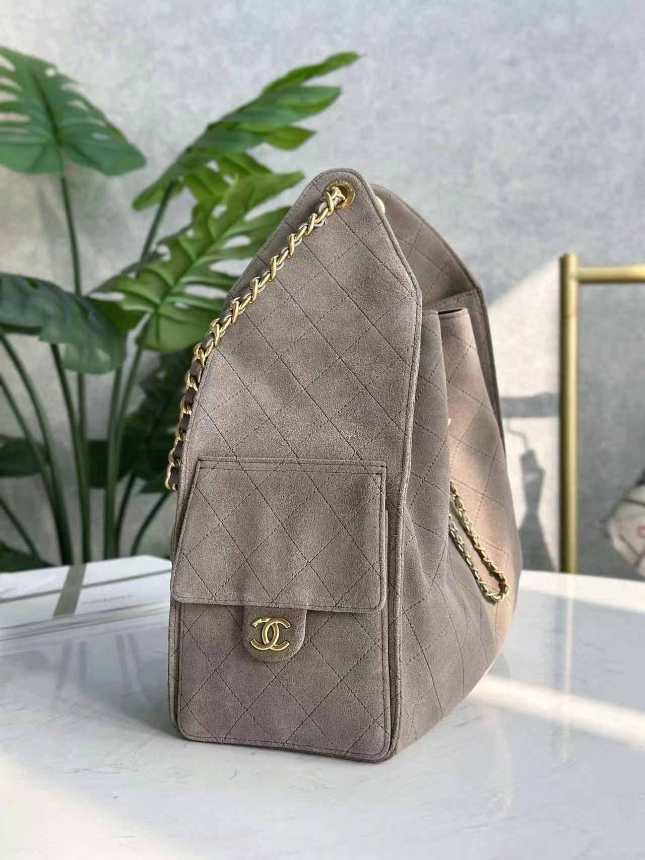 Bolso Hobo CC 25C de 40 cm en ante gris