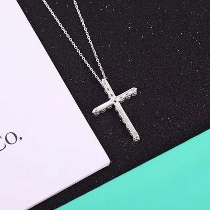COLLAR CON CRUZ DE PIEDRA MOISSANITA Y GARGANTA CON CRUZ DE DIAMANTE SIMULADO