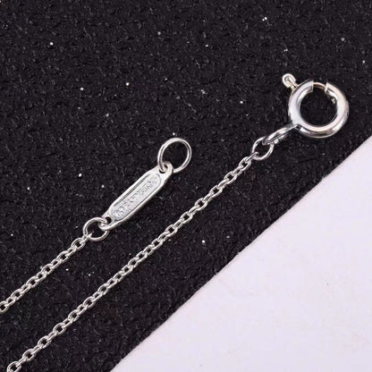 COLLAR CON CRUZ DE PIEDRA MOISSANITA Y GARGANTA CON CRUZ DE DIAMANTE SIMULADO