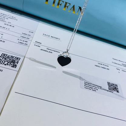 COLGANTE PEQUEÑO CON ETIQUETA DE CORAZÓN EN PLATA DE LEY
