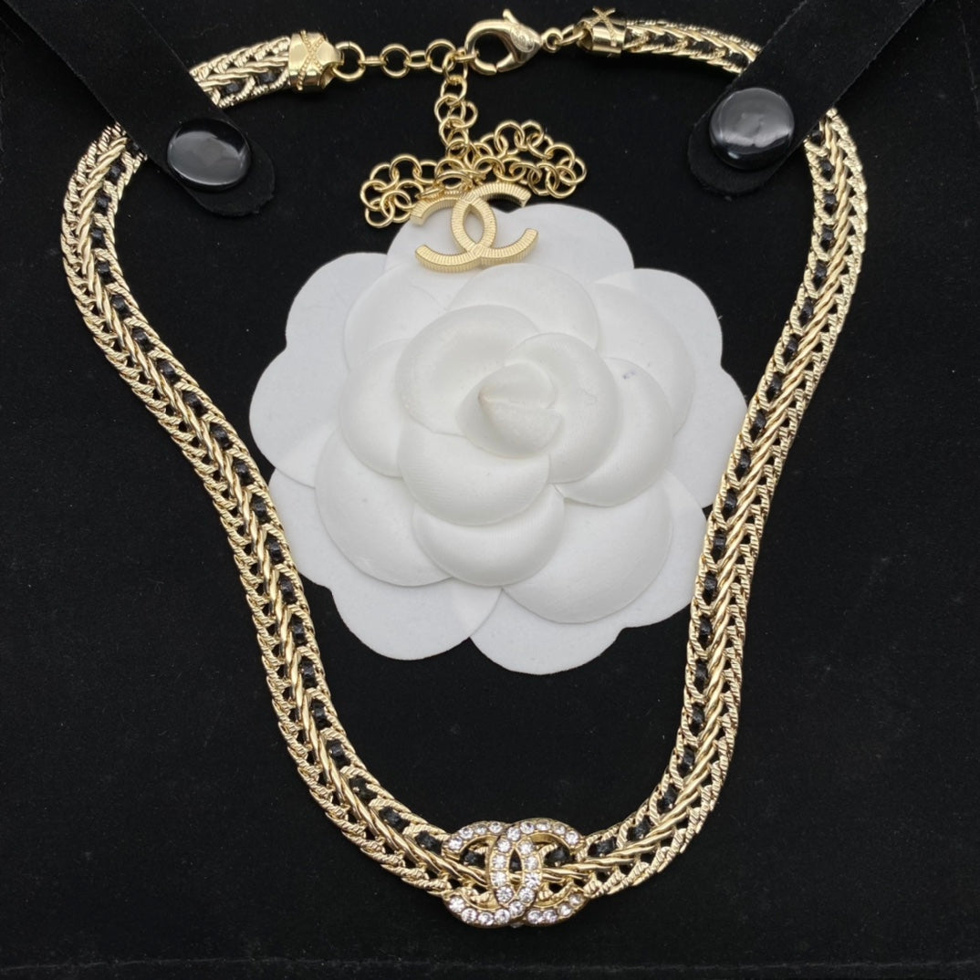 COLLIER FIL NOIR DOUBLE C OR DIAMANT