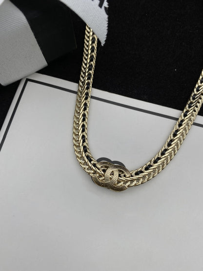 COLLIER FIL NOIR DOUBLE C OR DIAMANT