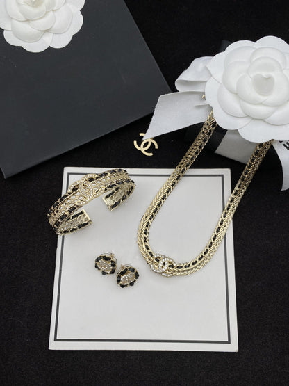 COLLIER FIL NOIR DOUBLE C OR DIAMANT