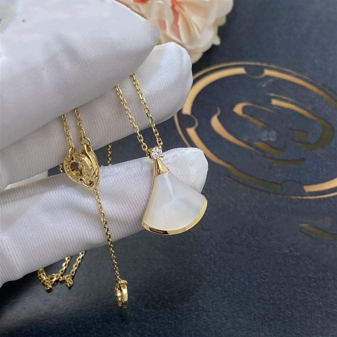 DIANA DREAM NECKLACE WHITE MOP GOLD 1 DIAMOND