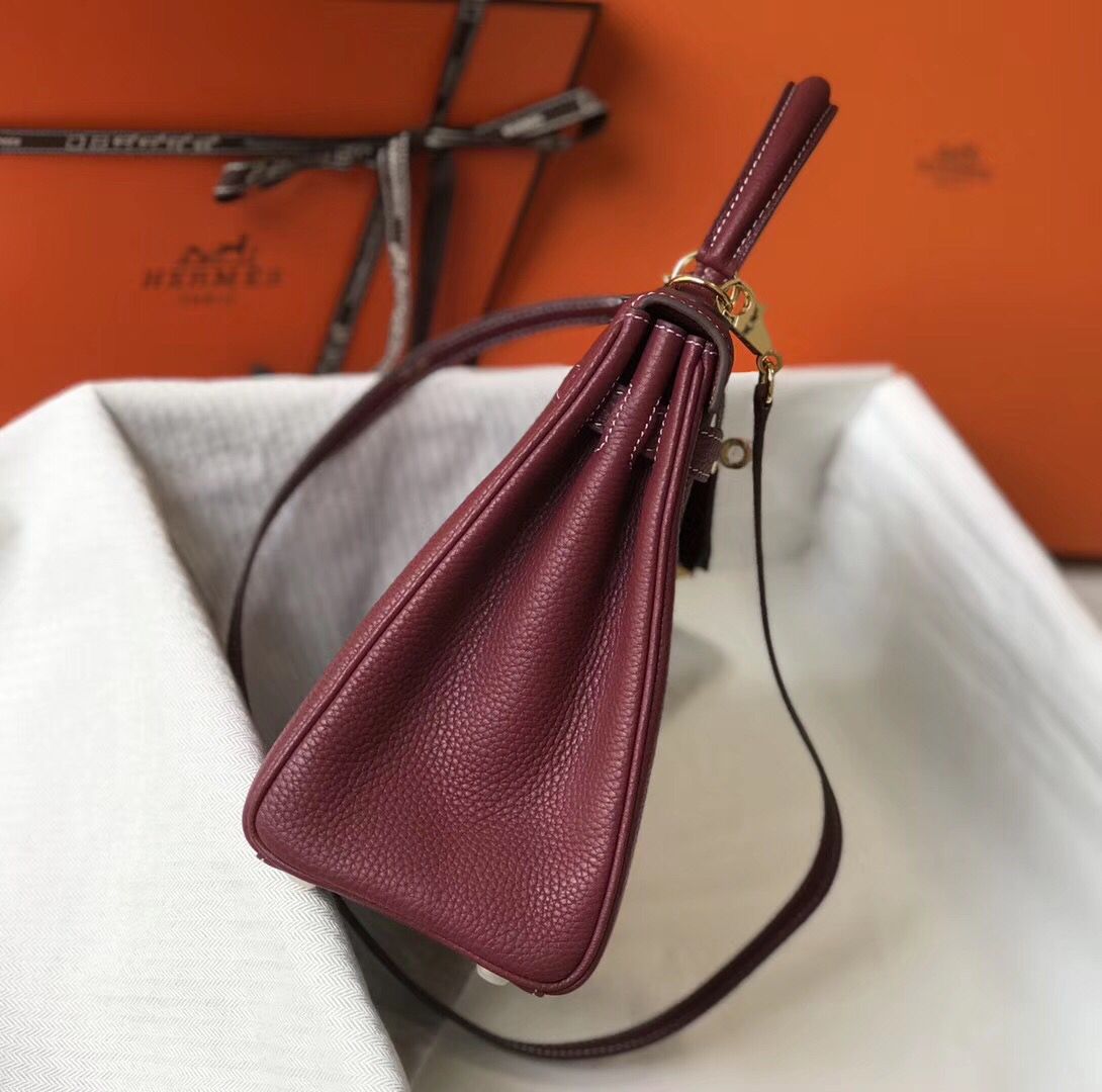 HM KELLY 28 CM CUERO TOGO BURDEOS HERRAJES DORADOS