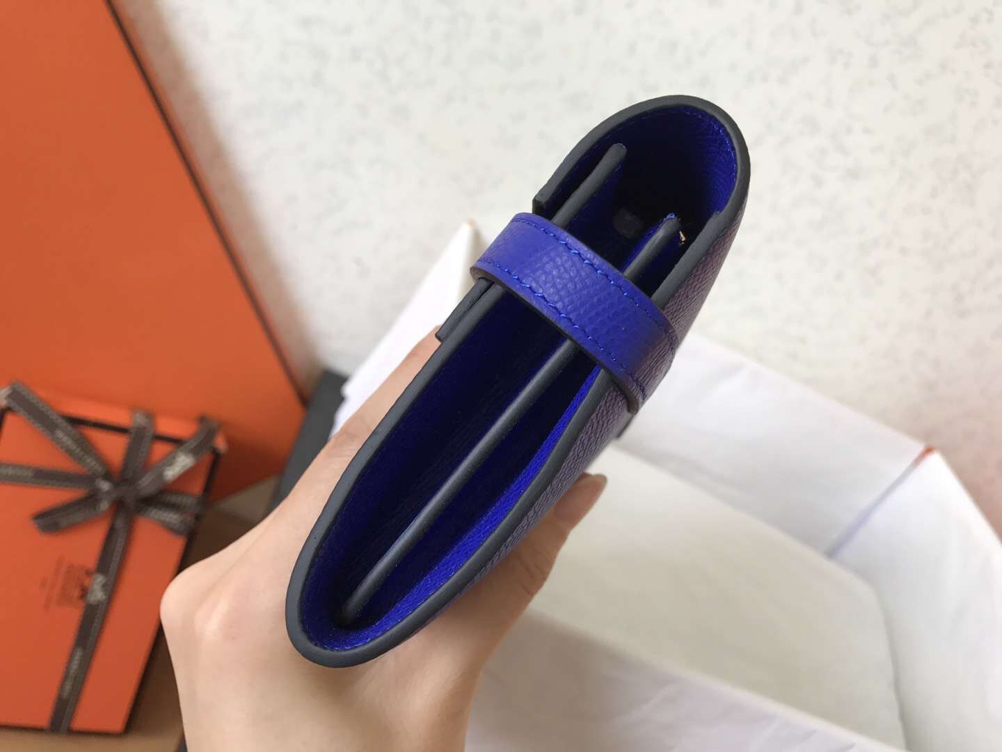 Cartera larga Kelly de 20 cm de piel Epsom azul eléctrico