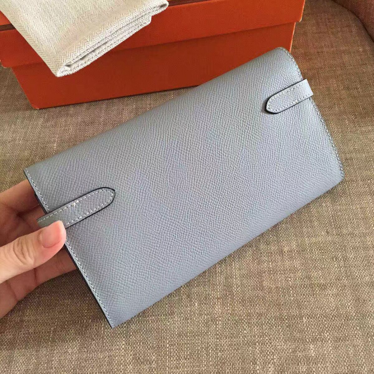 Cartera larga Kelly de 20 cm de piel Epsom gris roca
