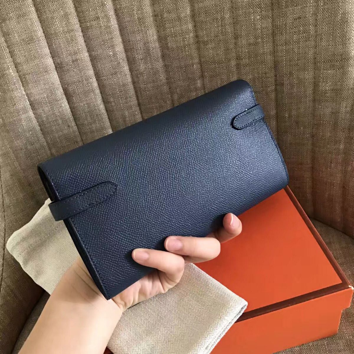 Cartera larga Kelly de 20 cm de piel Epsom azul marino