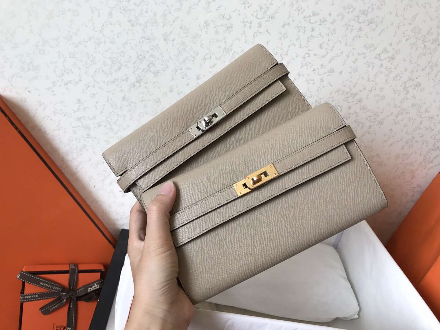 Cartera Kelly Long de 20 cm de piel Epsom gris