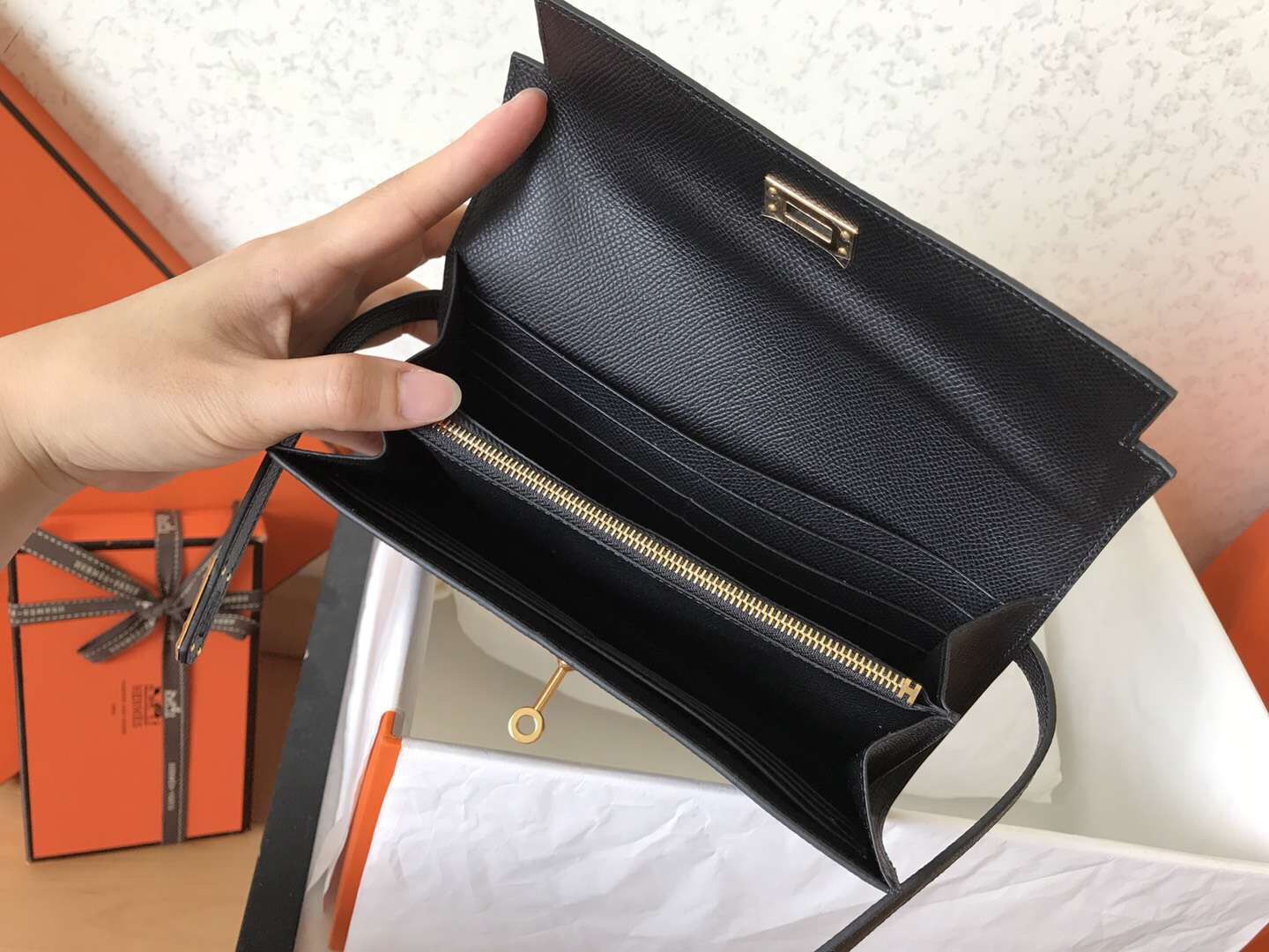 Cartera larga Kelly de 20 cm de piel Epsom negra