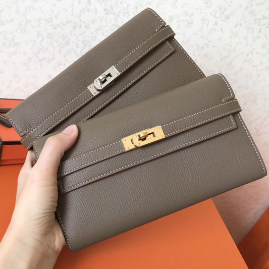 Cartera larga Kelly de 20 cm de piel Epsom color topo