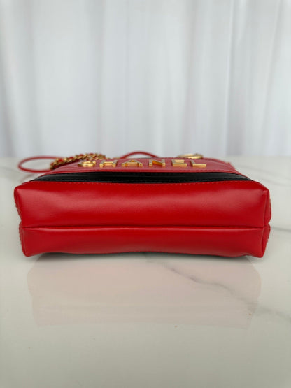 Bolso hobo CC 22 rojo y negro de piel de becerro con herrajes dorados