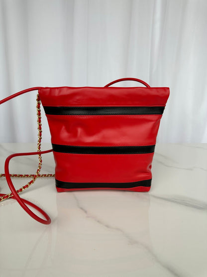 Bolso hobo CC 22 rojo y negro de piel de becerro con herrajes dorados