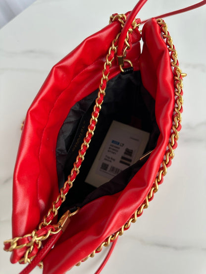 Bolso hobo CC 22 rojo y negro de piel de becerro con herrajes dorados