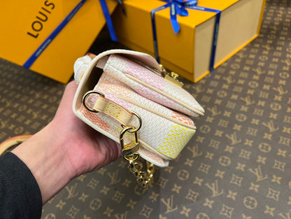 pochette metis east west 21.5 pêche damier coasted canvas