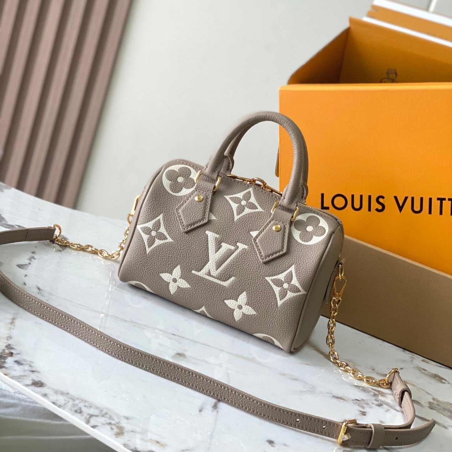 SPEEDY BANDOULIÈRE 20 EN CUIR EMPREINTE MONOGRAMME MARRON TAUPE ET BLANC
