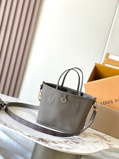 SAC À BANDOULIÈRE NEVERFULL INSIDE OUT BB 24 EN TOILE MONOGRAMME MARRON ET CUIR DE VEAU GRIS