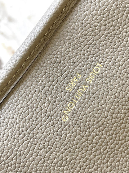 SAC À BANDOULIÈRE NEVERFULL INSIDE OUT BB 24 EN TOILE MONOGRAMME MARRON ET CUIR DE VEAU GRIS