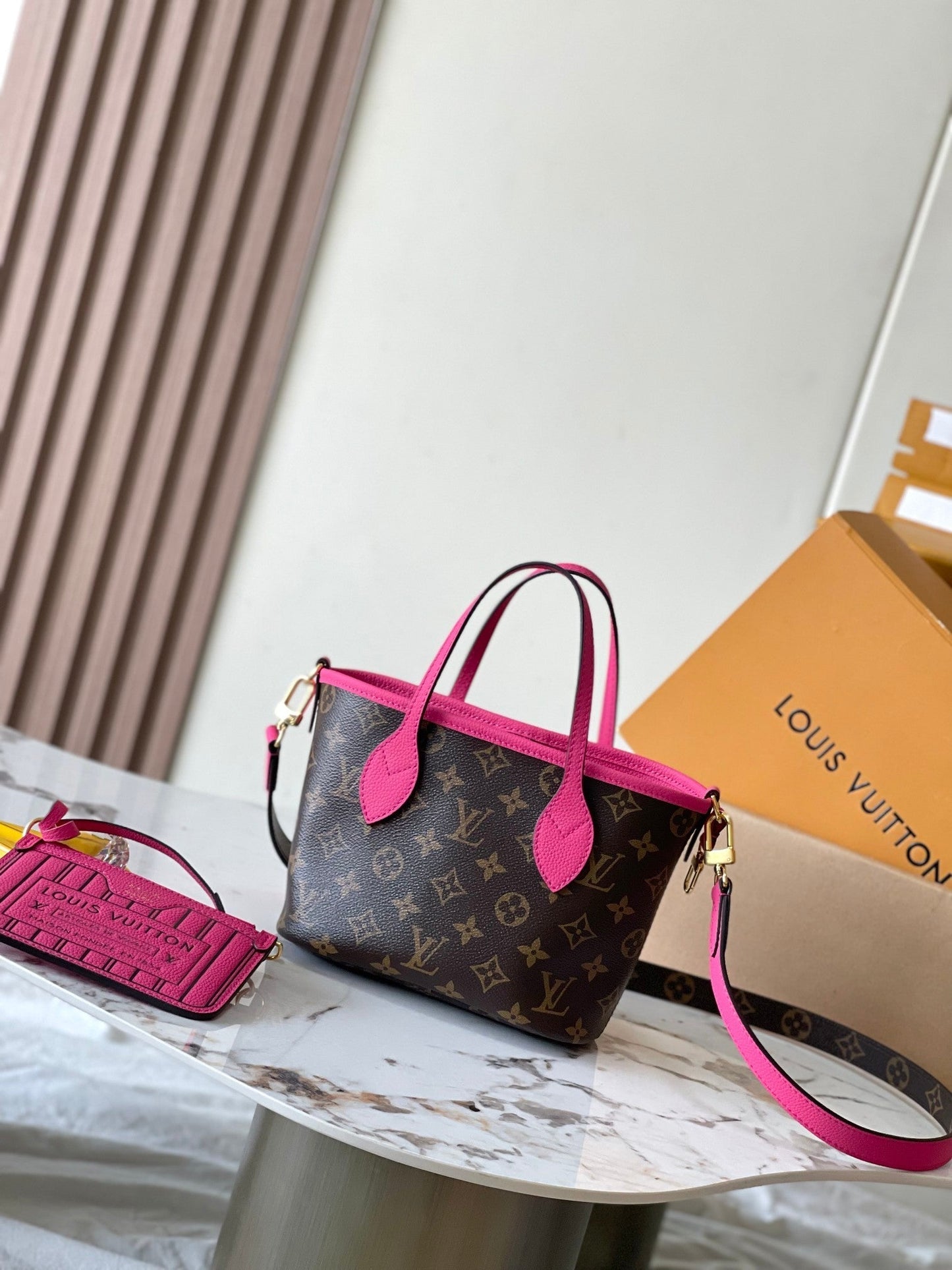 NEVERFULL BANDOULI¨¨RE INSIDE OUT BB 24 EN LONA MONOGRAMA MARRÓN Y PIEL DE BECERRO ROSA