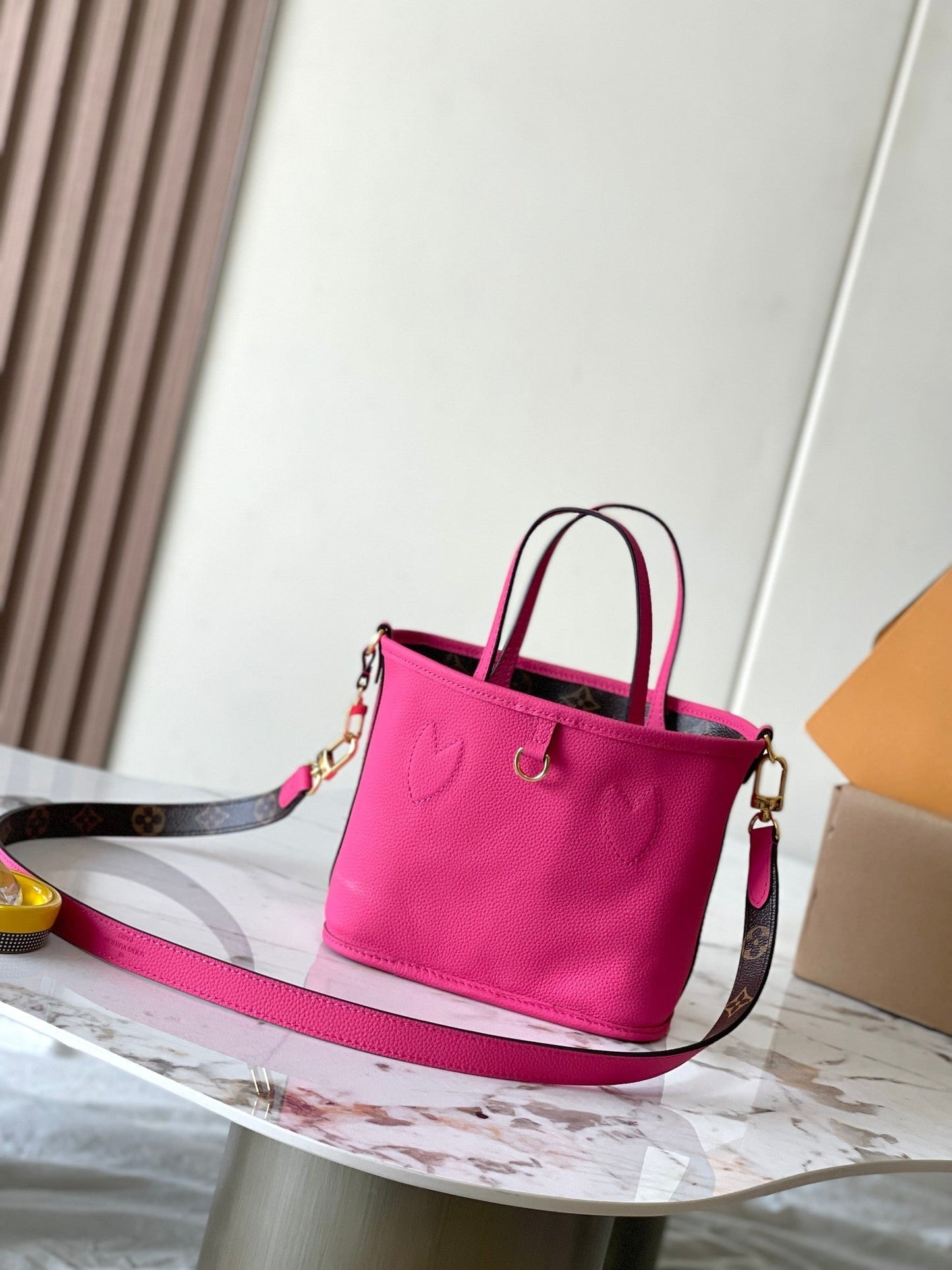 NEVERFULL BANDOULI¨¨RE INSIDE OUT BB 24 EN LONA MONOGRAMA MARRÓN Y PIEL DE BECERRO ROSA