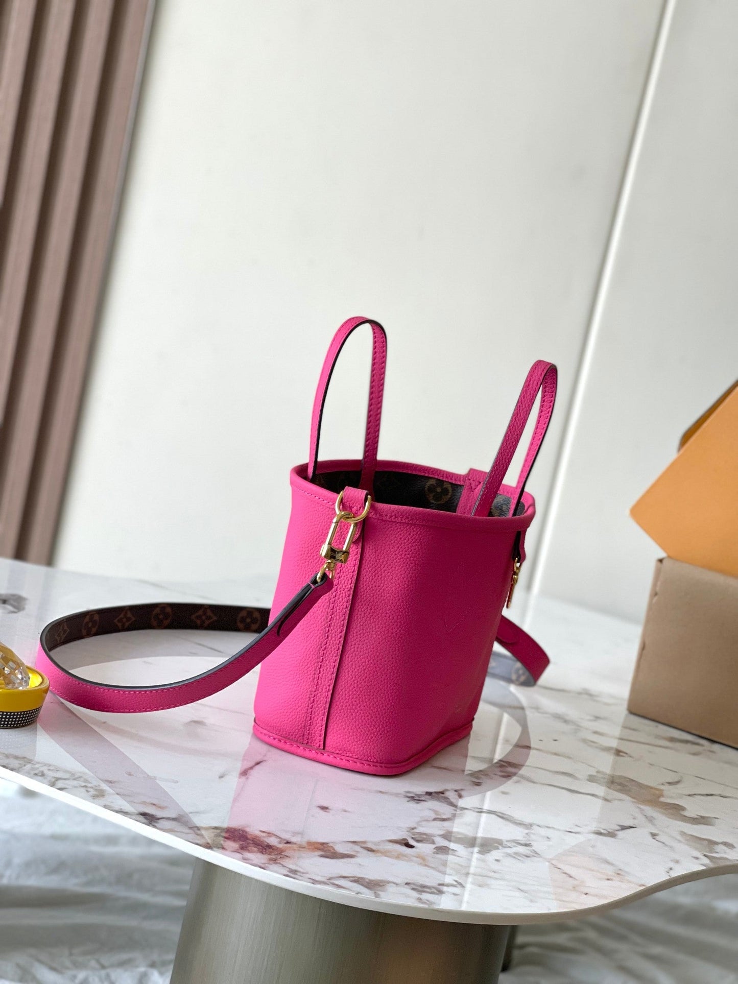 NEVERFULL BANDOULI¨¨RE INSIDE OUT BB 24 EN LONA MONOGRAMA MARRÓN Y PIEL DE BECERRO ROSA