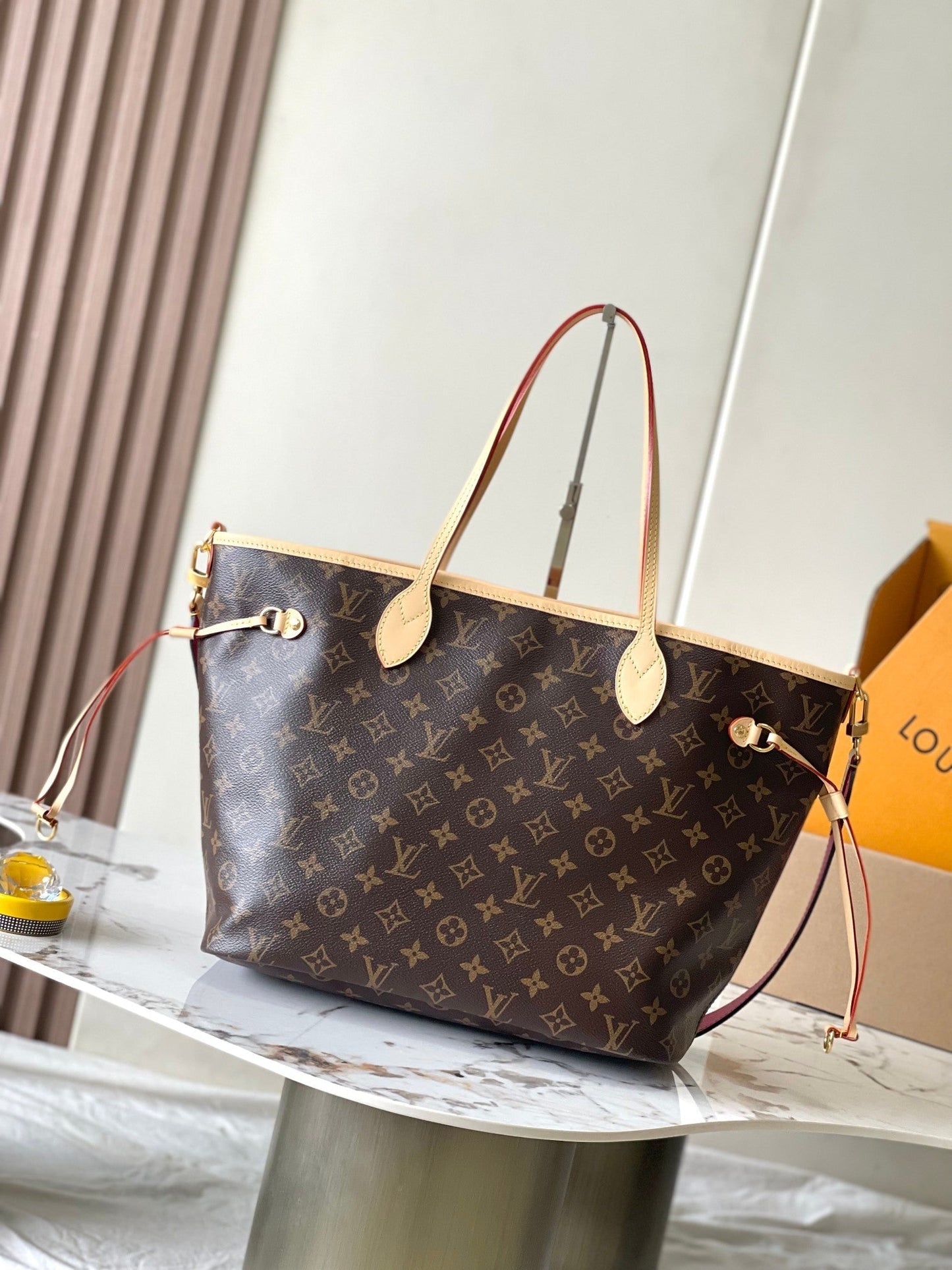 Neverfull MM 31 reversible de adentro hacia afuera rosa oscuro 
