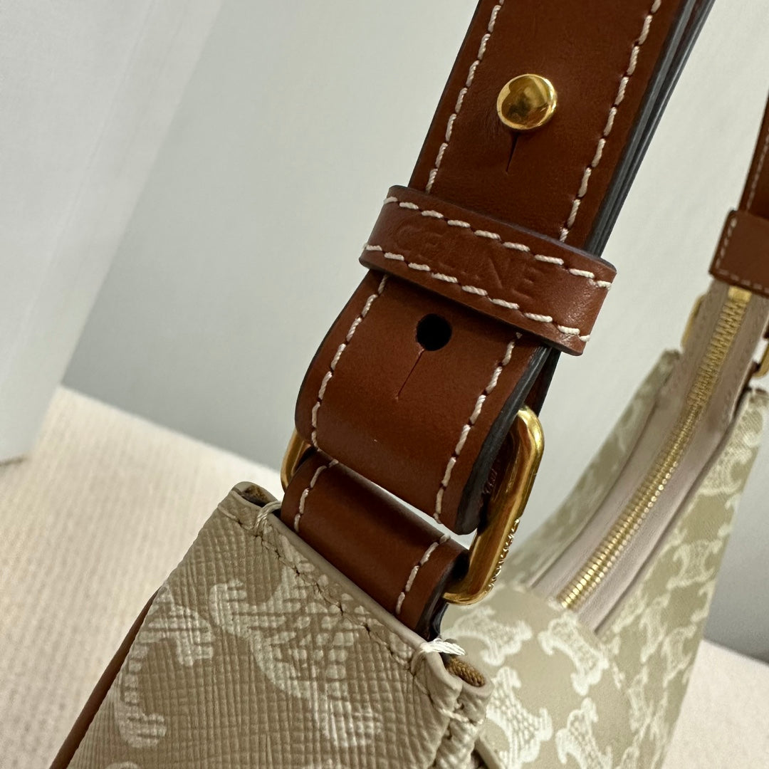 BOLSO MEDIANO AVA 23 EN LONA TRIOMPHE BEIGE CON LOGOTIPO DORADO