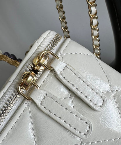 Neceser CC Pearl de 17 cm, piel de cordero blanca, herrajes dorados