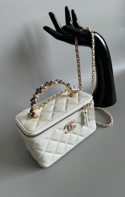 Neceser CC Pearl de 17 cm, piel de cordero blanca, herrajes dorados