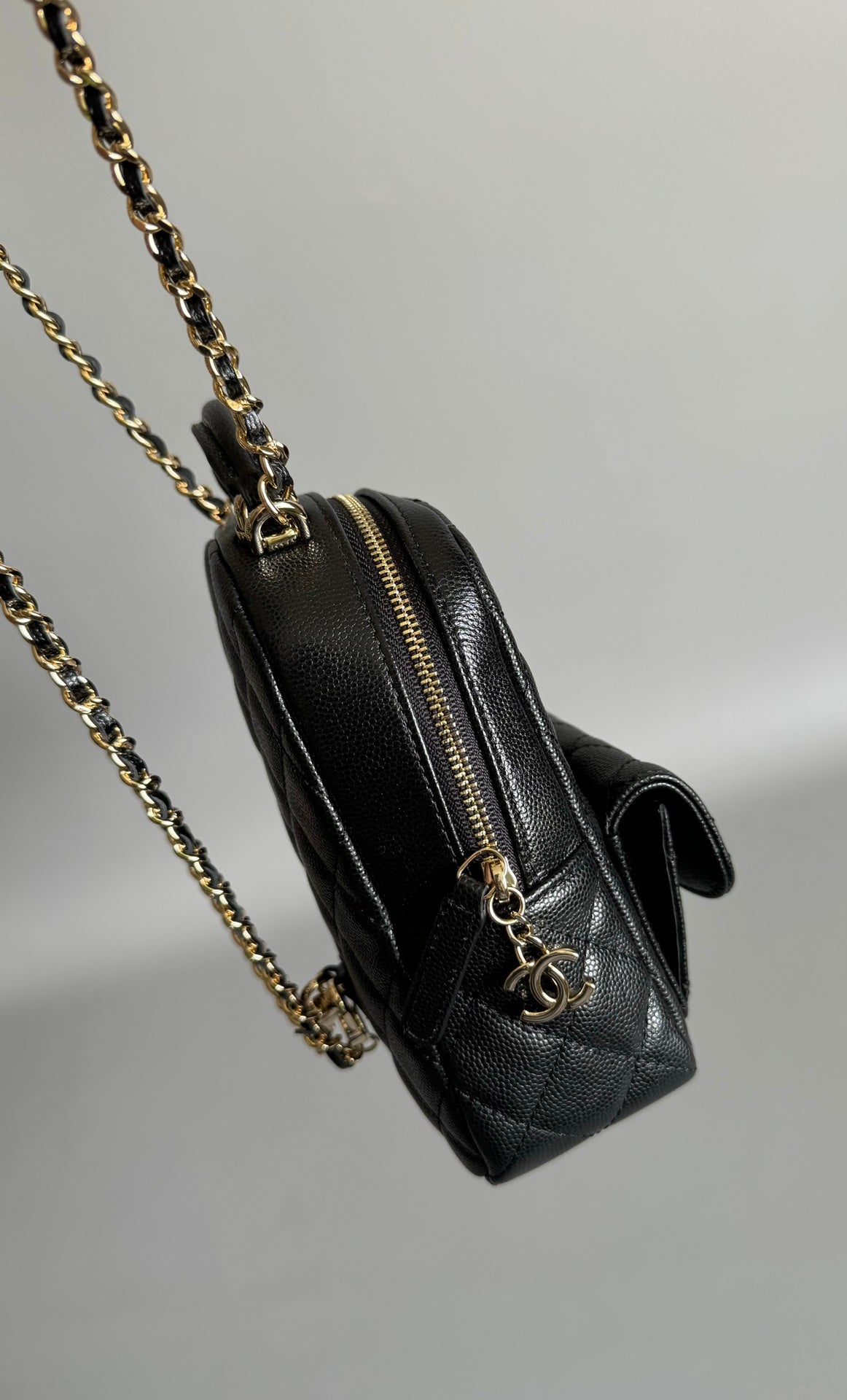 MOCHILA CC MINI 18 NEGRO CAVIAR HARDWARE DORADO CLARO
