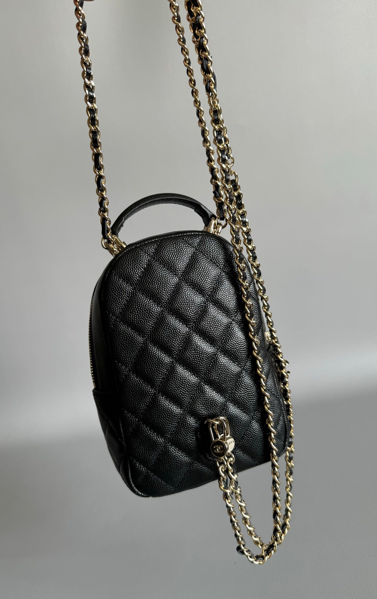 MOCHILA CC MINI 18 NEGRO CAVIAR HARDWARE DORADO CLARO