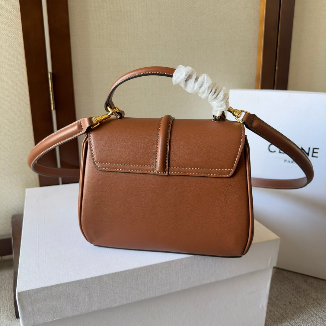 BOLSO CLASSIQUE 17 EN PIEL DE BECERRO MARRÓN NUEZ MOSCADA CON HERRAJES DORADOS