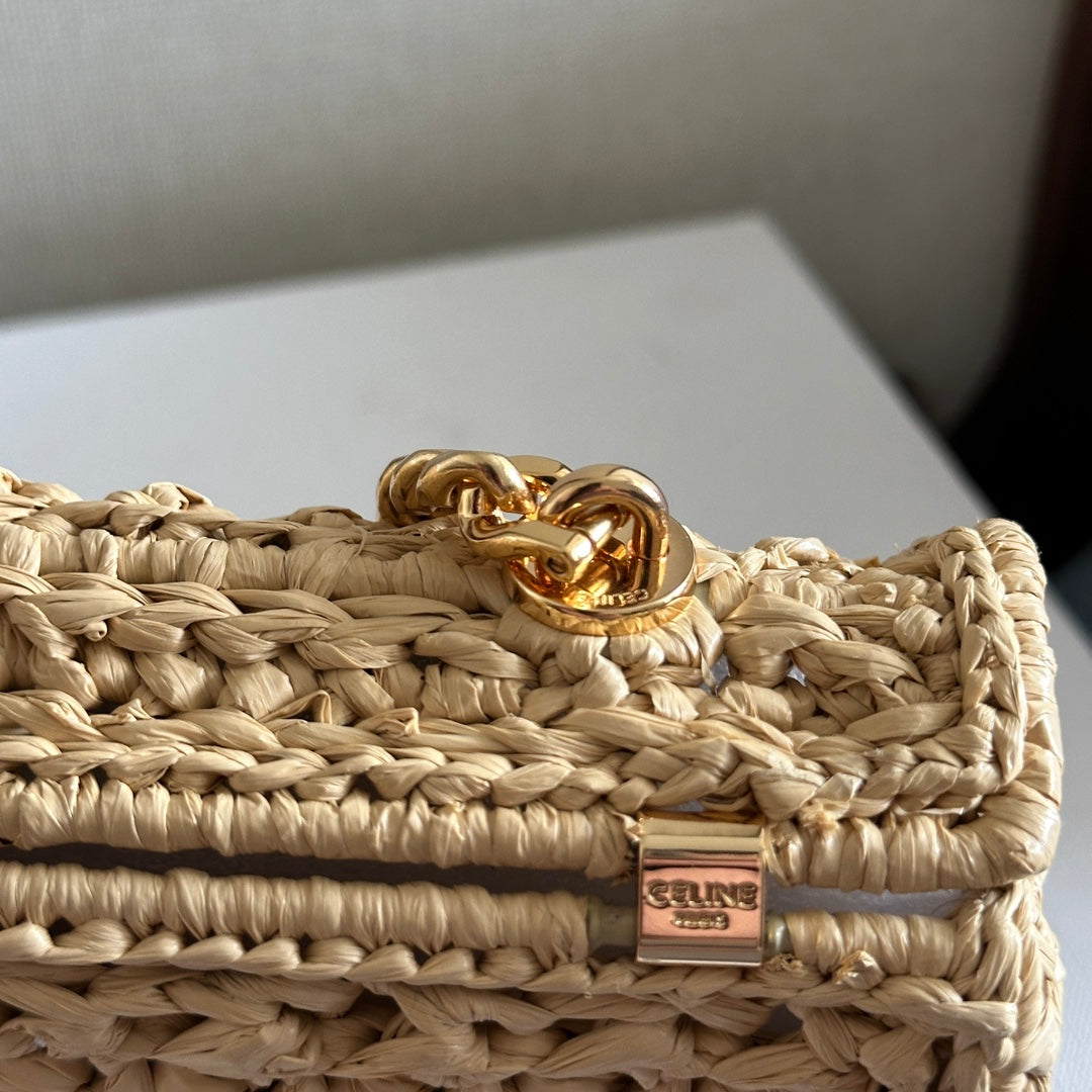 TRIOMPHE 20 EN RAFIA BEIGE CON HERRAJES DORADOS