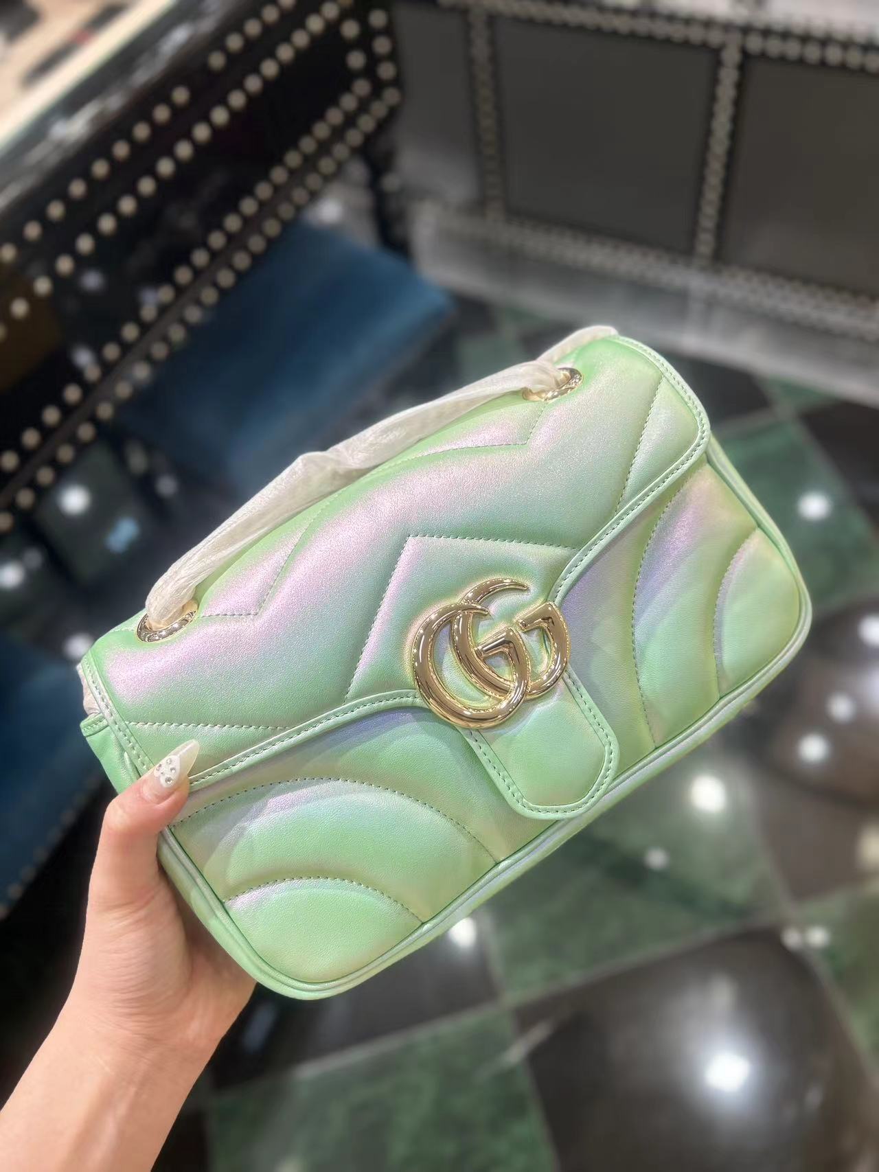 BOLSO DE HOMBRO MEDIANO GG MARMONT 26 PIEL DE BECERRO IRIDISCENTE VERDE