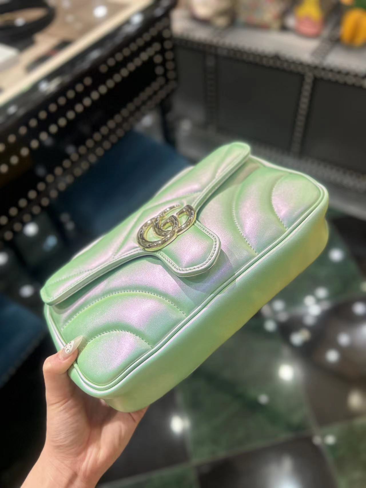 BOLSO DE HOMBRO MEDIANO GG MARMONT 26 PIEL DE BECERRO IRIDISCENTE VERDE