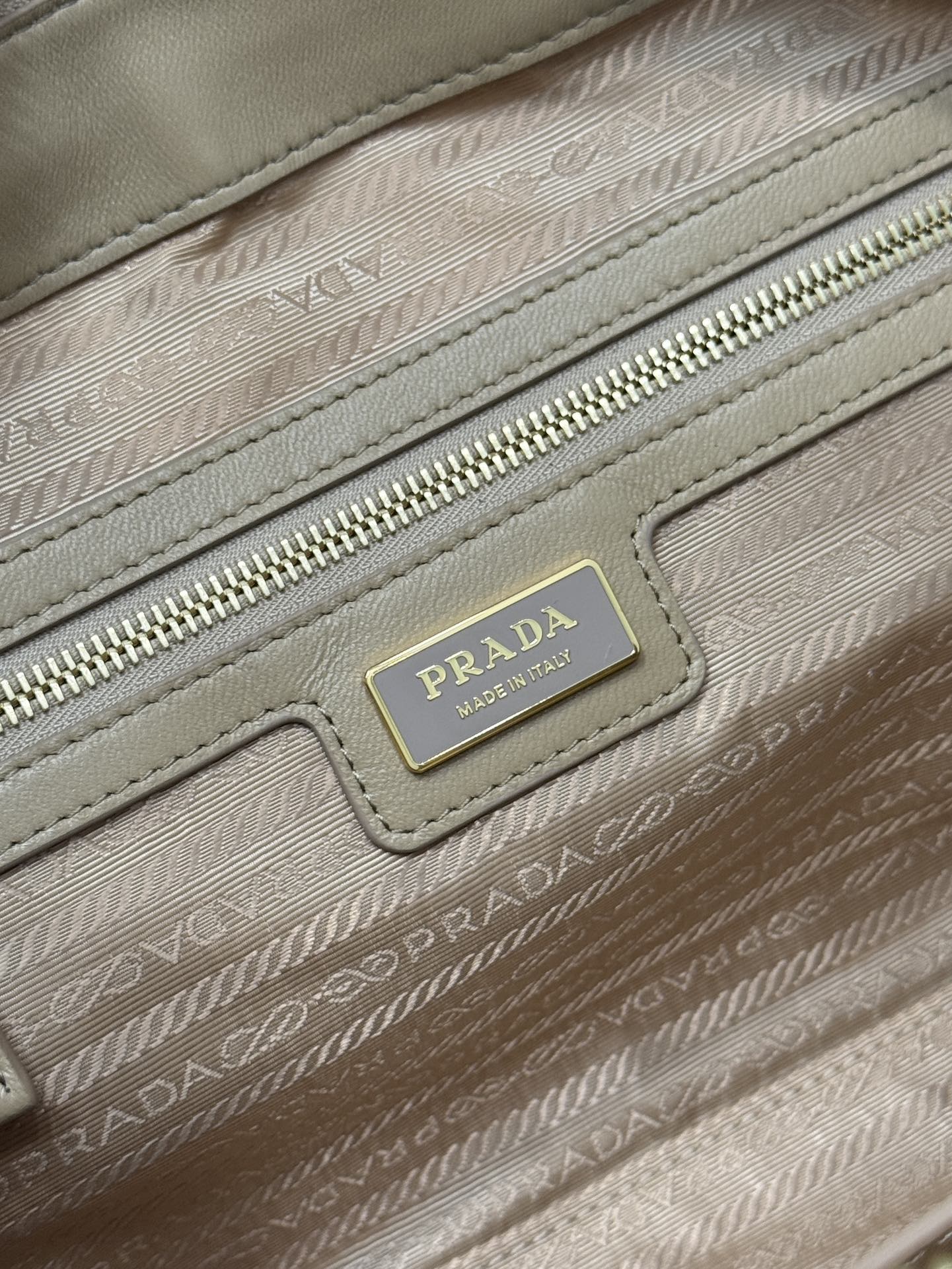 LARGE TOP HANDLE BAG 35 IN DRIED MOSS NYLON AND CALFSKIN TRIM