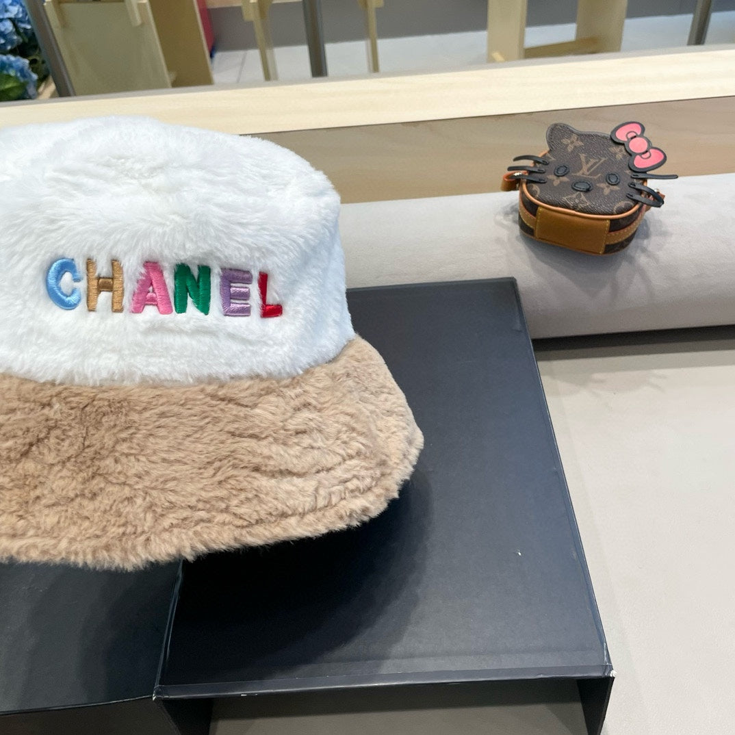 CHAPEAU BOB EN FOURRURE D'AGNEAU BLANC MÉLANGÉ BEIGE CAMEL 430219 