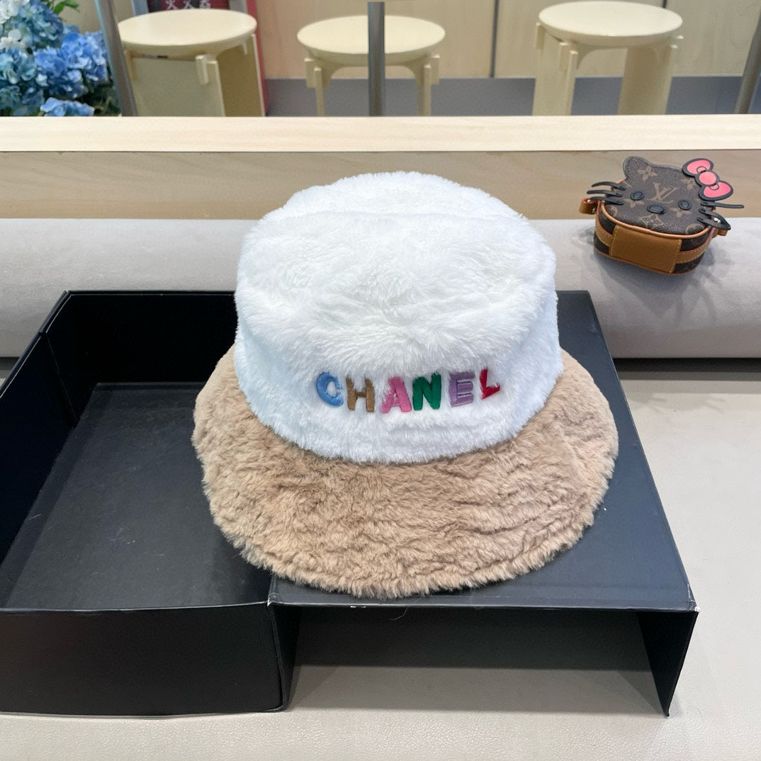 CHAPEAU BOB EN FOURRURE D'AGNEAU BLANC MÉLANGÉ BEIGE CAMEL 430219 