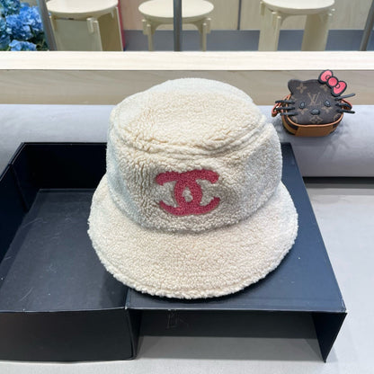 SOMBRERO DE PESCADOR EN LANA DE CORDERO BEIGE 430249 