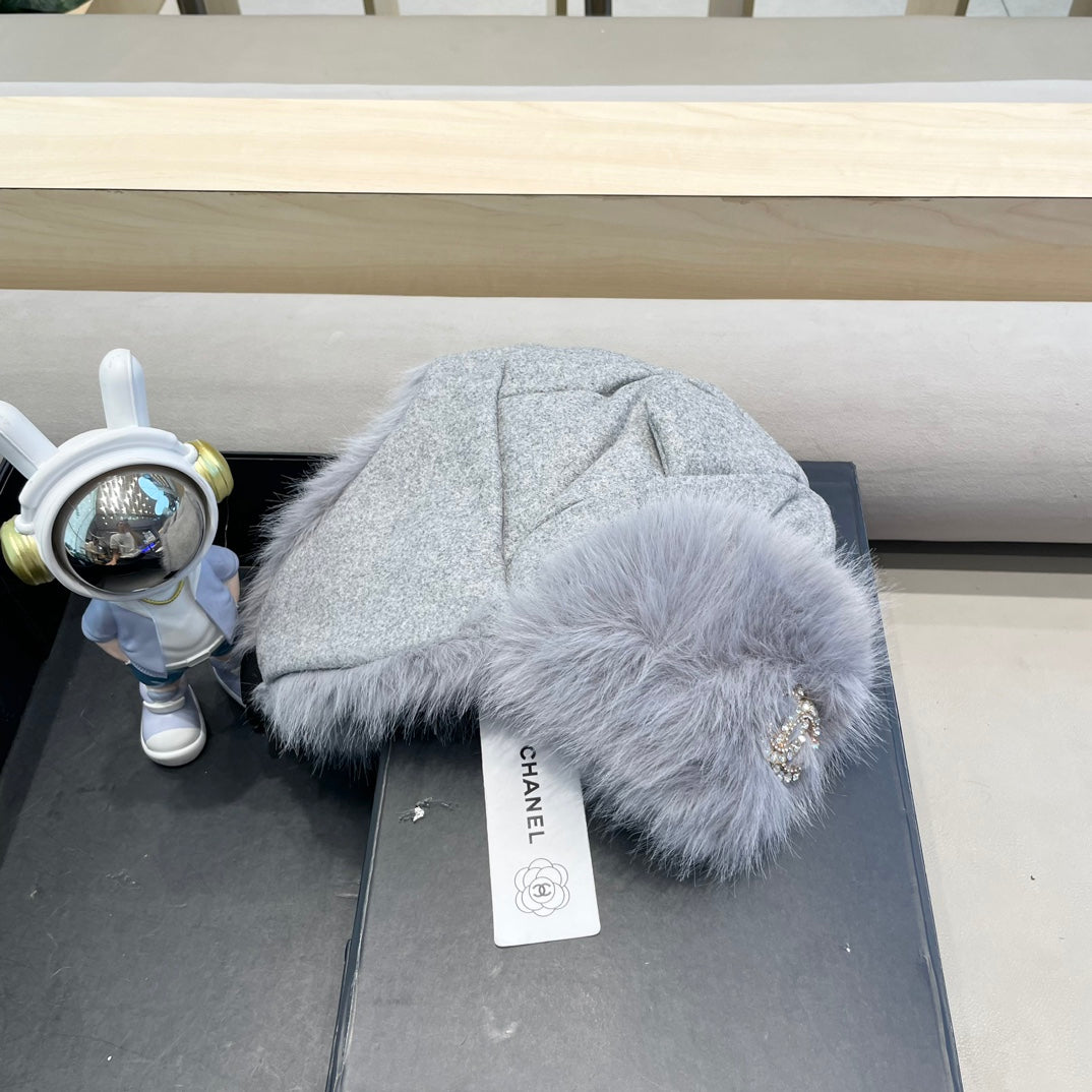 CHAPEAU DE TRAPPEUR EN DAIM GRIS REQUIN ET FOURRURE D'AGNEAU 429973 