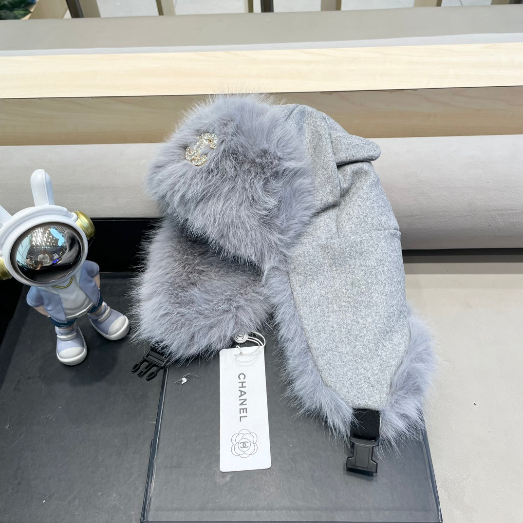 CHAPEAU DE TRAPPEUR EN DAIM GRIS REQUIN ET FOURRURE D'AGNEAU 429973 