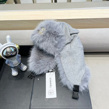 CHAPEAU DE TRAPPEUR EN DAIM GRIS REQUIN ET FOURRURE D'AGNEAU 429973 