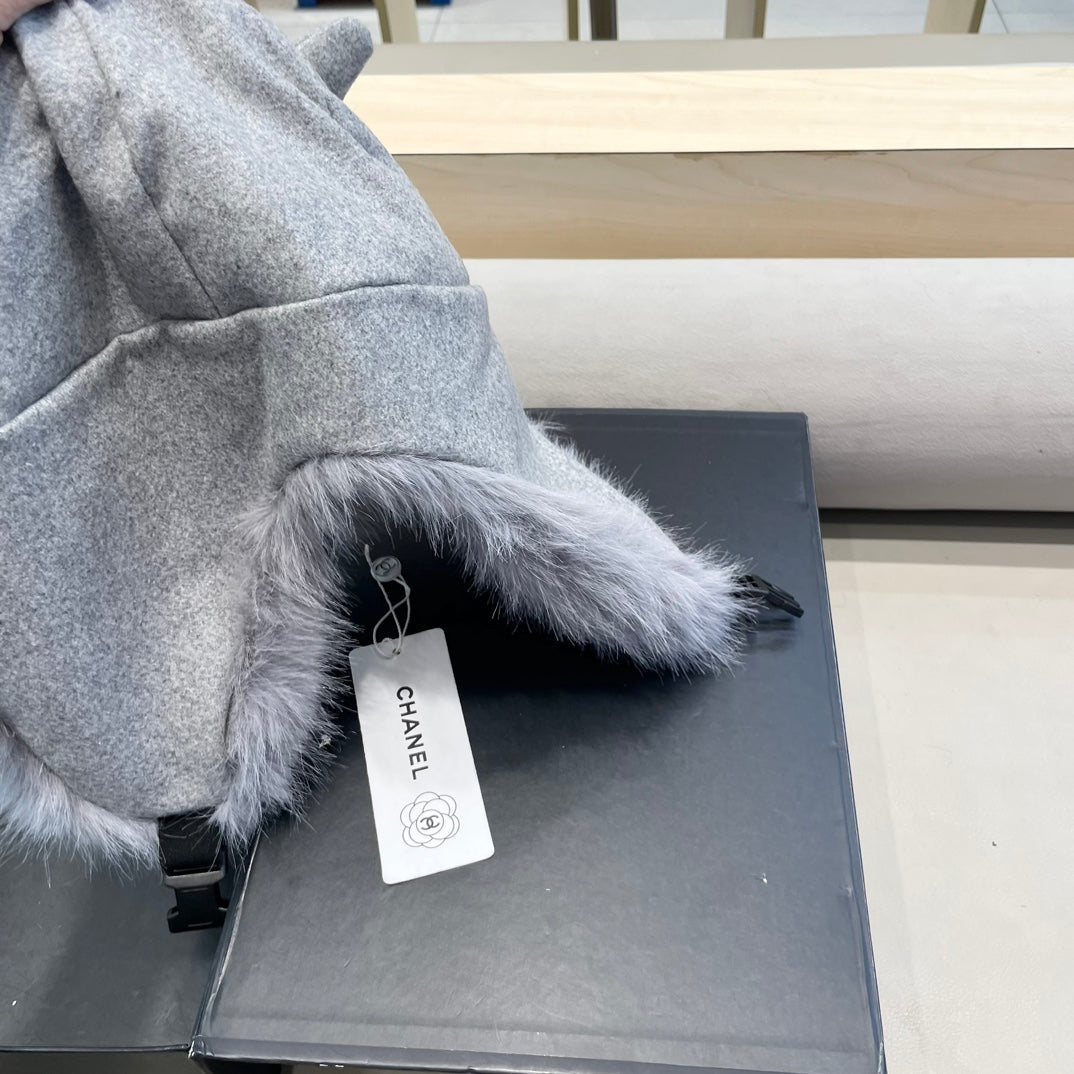 CHAPEAU DE TRAPPEUR EN DAIM GRIS REQUIN ET FOURRURE D'AGNEAU 429973 