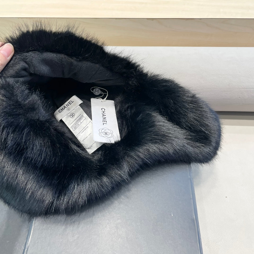 TRAPPER HAT IN BLACK SUEDE AND LAMB FUR 429972