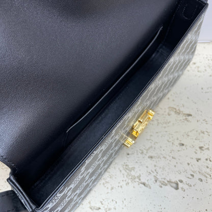SAC LOLA BAGUETTE 28 EN TOILE MONOGRAMME NOIRE ET BLANC ET CUIR DE VEAU