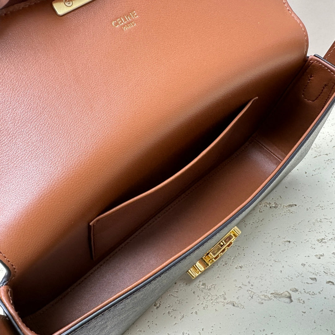 SAC LOLA BAGUETTE 28 EN TOILE MONOGRAMME MARRON FONCÉ ET CUIR DE VEAU