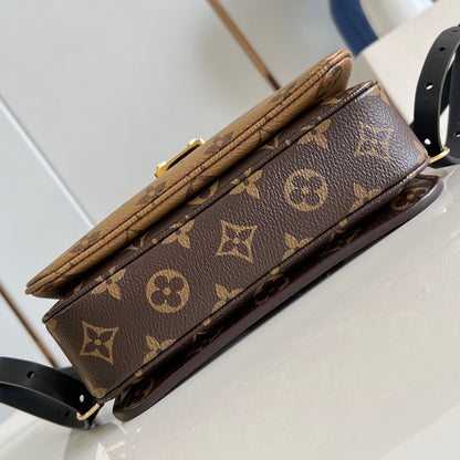 POCHETTE M¨¦TIS 20 EN LONA CON MONOGRAMA MARRÓN Y MONOGRAMA EN REVERSO Y HEBILLA DORADA