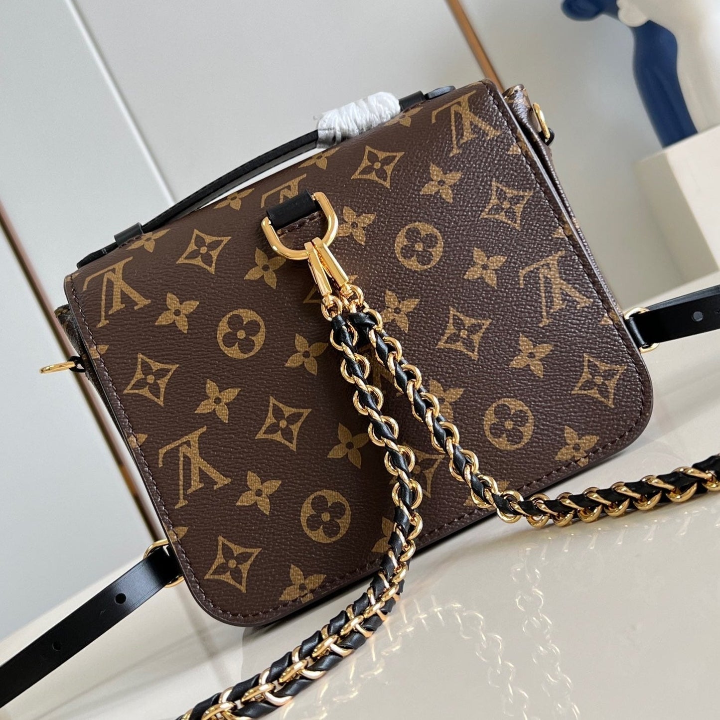 POCHETTE M¨¦TIS 20 EN LONA CON MONOGRAMA MARRÓN Y MONOGRAMA EN REVERSO Y HEBILLA DORADA